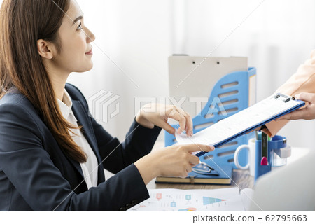 Female business woman 62795663