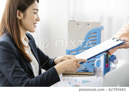 Female business woman 62795665