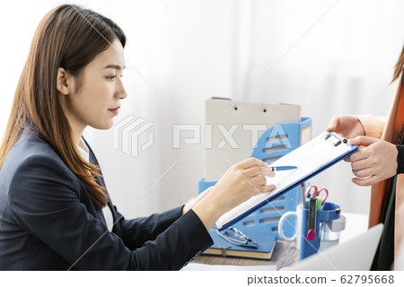 Female business woman 62795668