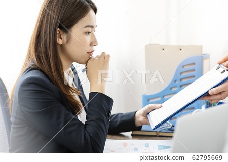 Female business woman Female business woman 62795669