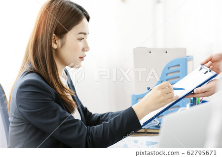 Female business woman 62795671