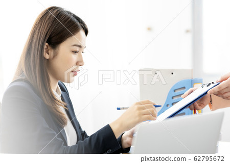 Female business woman Female business woman 62795672