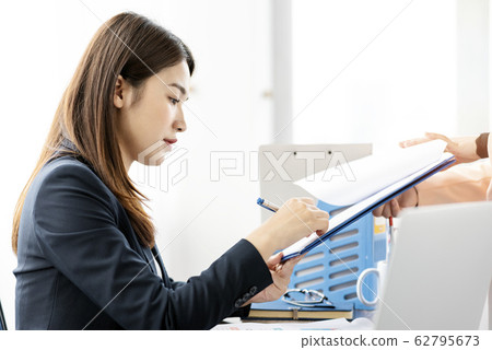 Female business woman 62795673