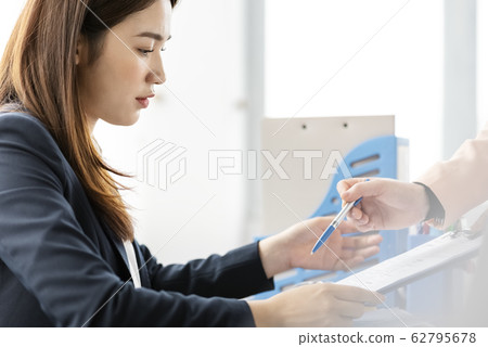 Female business woman Female business woman 62795678