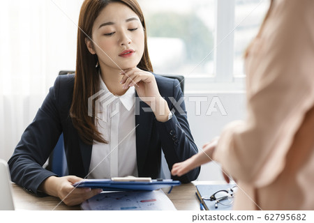 Female business woman 62795682