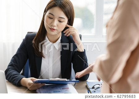 Female business woman 62795683