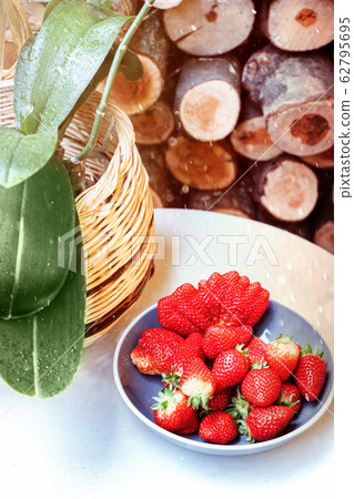 Abnormal strawberry shape in a plate 62795695