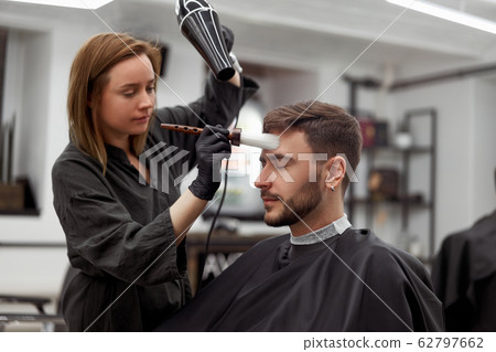 Handsome blue eyed man sitting in barber shop. 62797662
