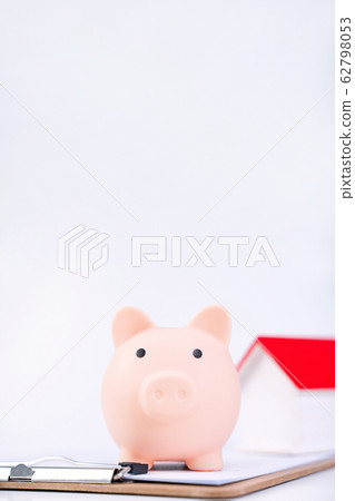 存錢罐 房子 買賣 合約 契約 piggy bank house saving 貯金箱 家 契約書 62798053