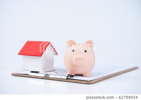 Piggy bank house sale contract contract piggy bank house saving 62798054