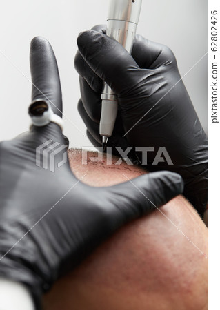 professional tattooist making permanent make up tricopigmentation professional tattooist making permanent make up tricopigmentation 62802426
