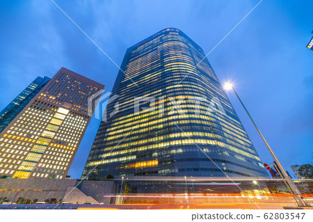 日本的東京城市景觀：新的冠狀病毒，烏雲遍布汐留和摩天大樓（Dentsu和其他遠程辦公設備）= 2月26日 62803547