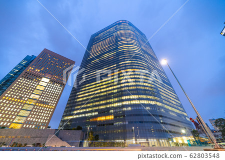 日本的東京城市景觀：新的冠狀病毒，烏雲遍布汐留和摩天大樓（Dentsu和其他遠程辦公設備）= 2月26日 62803548