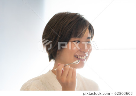 女性肖像 62803603