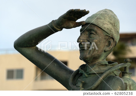 Jacques Cousetau copper statue in mallejon la Paz Jacques Cousetau copper statue in mallejon la Paz 62805238