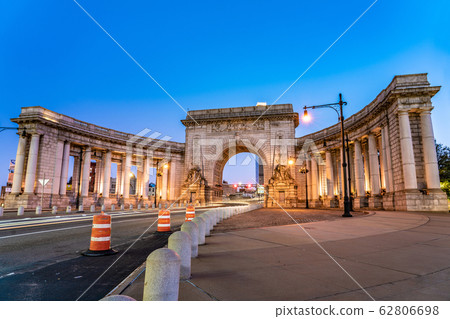 Manhattan Bridge Arch and Colonnade 62806698
