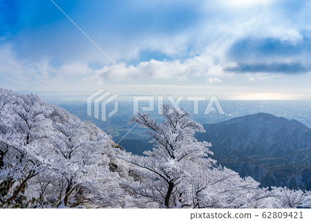 Mie Prefecture Winter Gozaisho Summit Rime Hoarfrost Ise Bay in the distance Mie Prefecture Winter Gozaisho Summit Rime Hoarfrost Ise Bay in the distance 62809421