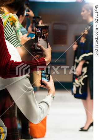 audiences use smartphone mobile phone take photo audiences use smartphone mobile phone take photo 62811449