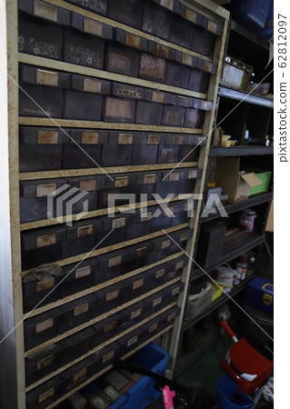 Tool shelf 62812097