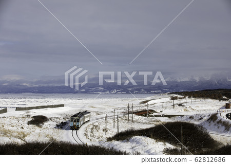 Ice floe story running on the side of ice floe Ice floe story running on the side of ice floe 62812686