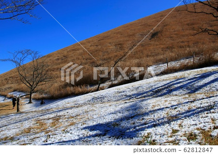 大雪山降雪。 大雪山降雪。 62812847