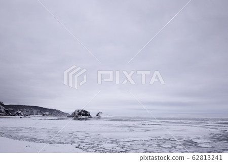 Drift ice and Shiretoko Utoro hot spring town 62813241