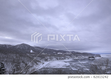 Drift ice and Shiretoko Utoro hot spring town 62813242