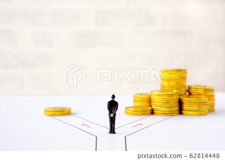 Businessman worried about money 62814448