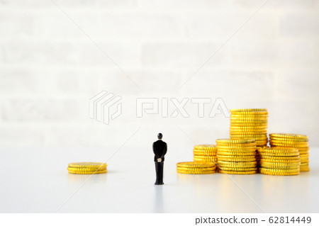 Businessman worried about money 62814449