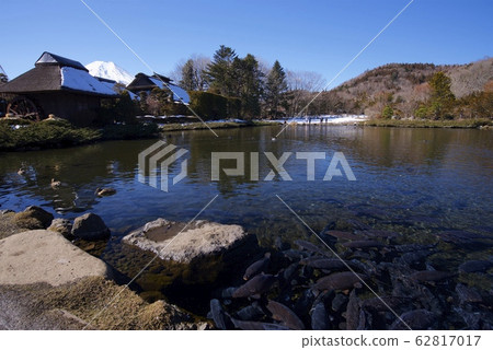 View from the vicinity of the Oshino Hakkai observation deck in winter (Yamanashi Prefecture) View from the vicinity of the Oshino Hakkai observation deck in winter (Yamanashi Prefecture) 62817017