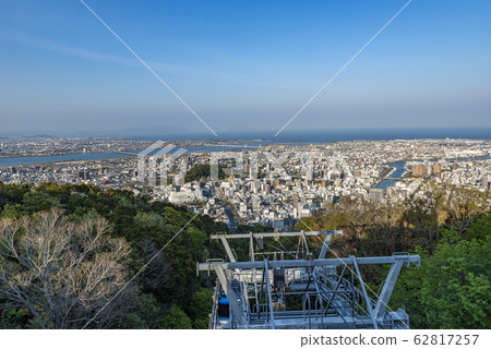 德島縣德島市 從德島縣的象徵眉山展望台看到的德島市街景 德島縣德島市 從德島縣的象徵眉山展望台看到的德島市街景 62817257