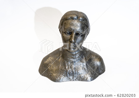 A small metal antique bust of Nadezhda Krupskaya 62820203