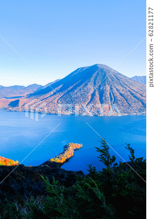 秋天的中禪寺湖和南台山（來自Hangetsuzan天文台） 62821177