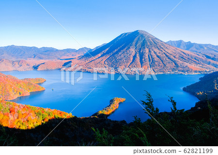 秋天的中禪寺湖和南台山（來自Hangetsuzan天文台） 62821199