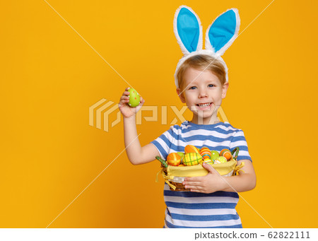 funny happy child boy with easter eggs and bunny 62822111
