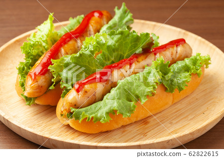 Hot dog sandwich 62822615