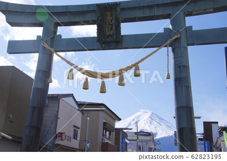 Golden Torii in Fujiyoshida City 62823195