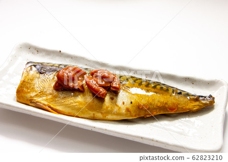 Plum boiled mackerel. 62823210