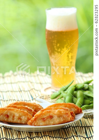 戶外煎餃子毛豆啤酒 戶外煎餃子毛豆啤酒 62823295