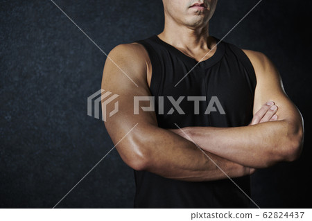 鍛煉男性肌肉訓練 62824437