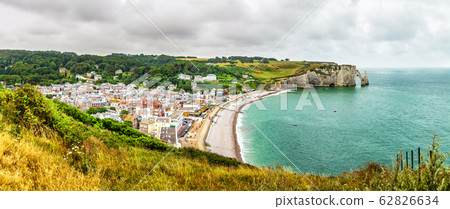 Panorama of natural chalk cliffs of Etretat Panorama of natural chalk cliffs of Etretat 62826634