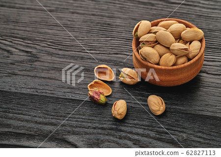 pistachios in a bowl 62827113