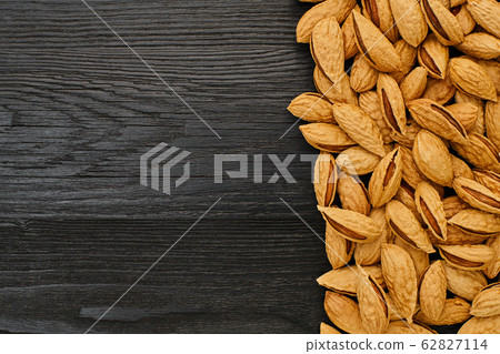 almond nut close-up 62827114