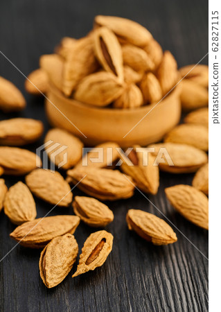almond nut close-up almond nut close-up 62827115
