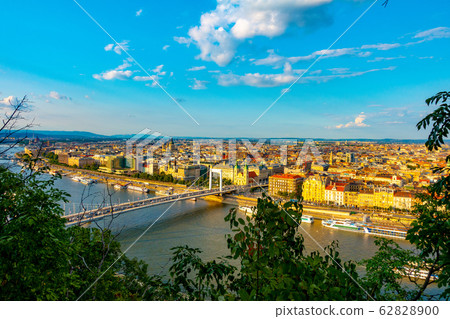 匈牙利多瑙河和布達佩斯城市景觀 匈牙利多瑙河和布達佩斯城市景觀 62828900
