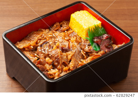 日式燒烤便當盒 日式燒烤便當盒 62829247