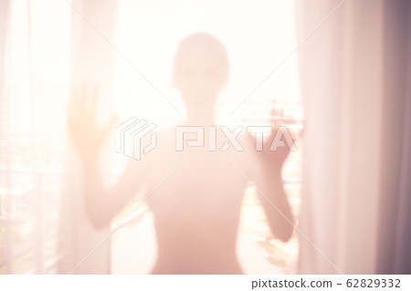 Defocus. High key light silhouette of a beautiful Defocus. High key light silhouette of a beautiful 62829332