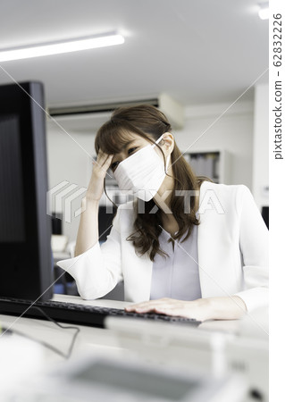 Business woman physical condition problem Business woman physical condition problem 62832226