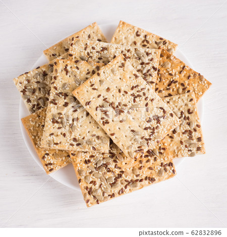crispy wheat cakes with sesame, flax and sunflower 62832896