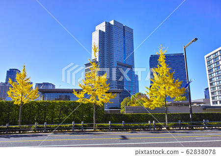 從秋天在東京千代田區永田町繞道看到的總理官邸圖 62838078